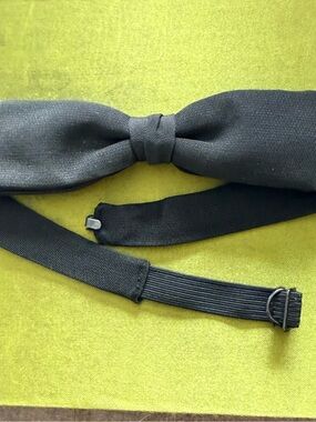 1950 Vintage Men's Adjustable Black Bow Tie — with green clip on